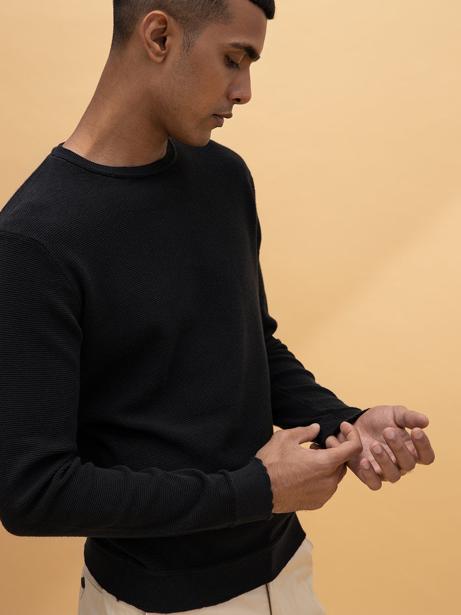 BLACK LONG SLEEVED TEE