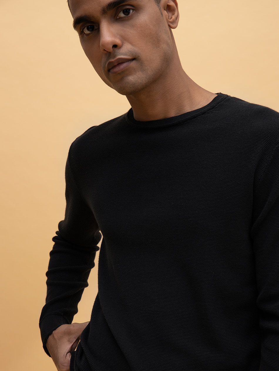 BLACK LONG SLEEVED TEE